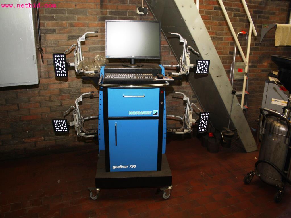 well-maintained machines from the sector automobile workshop -1