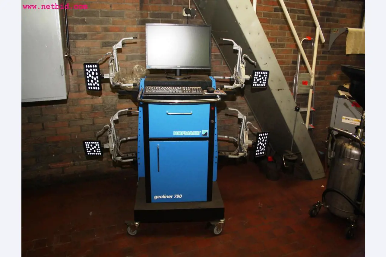 well-maintained machines from the sector automobile workshop -1