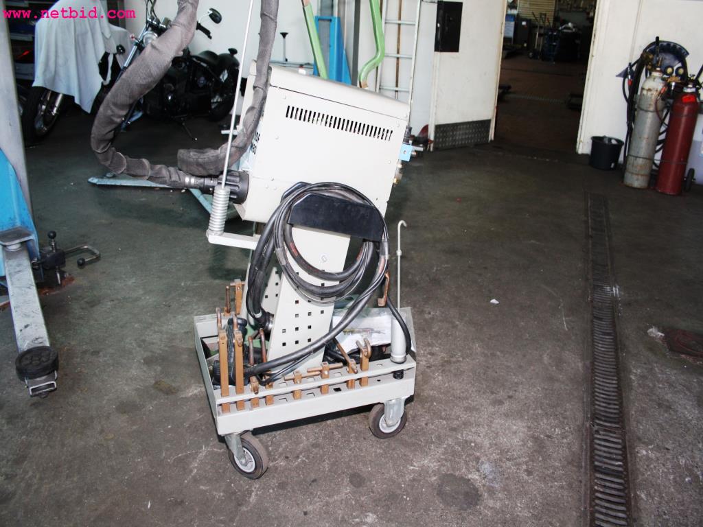 well-maintained machines from the sector automobile workshop -4