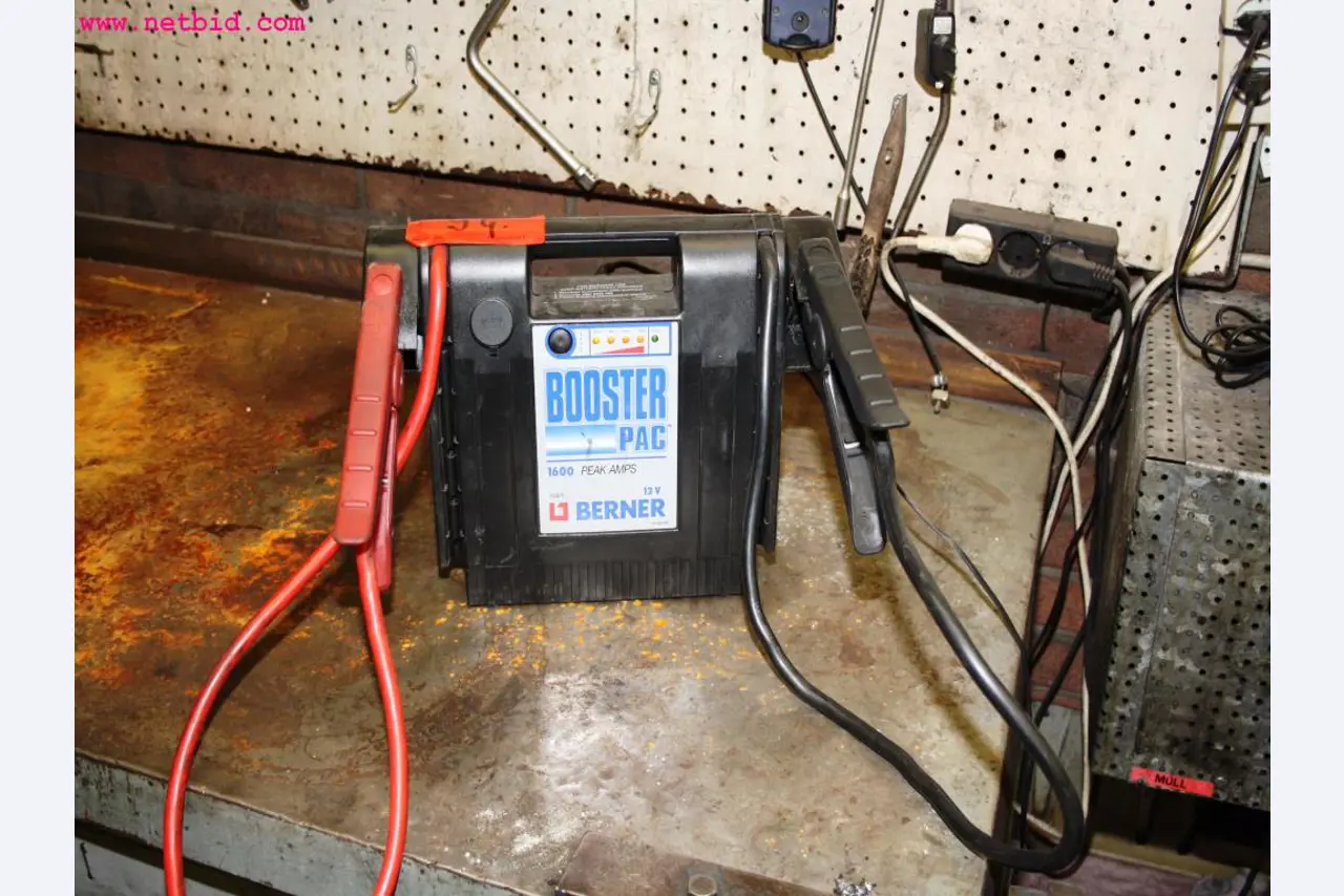 well-maintained machines from the sector automobile workshop -1