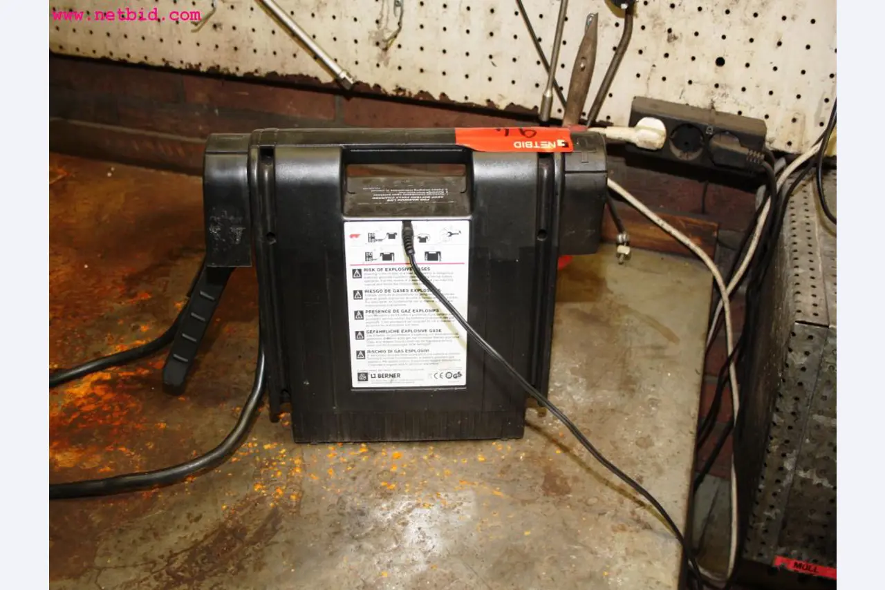 well-maintained machines from the sector automobile workshop -2