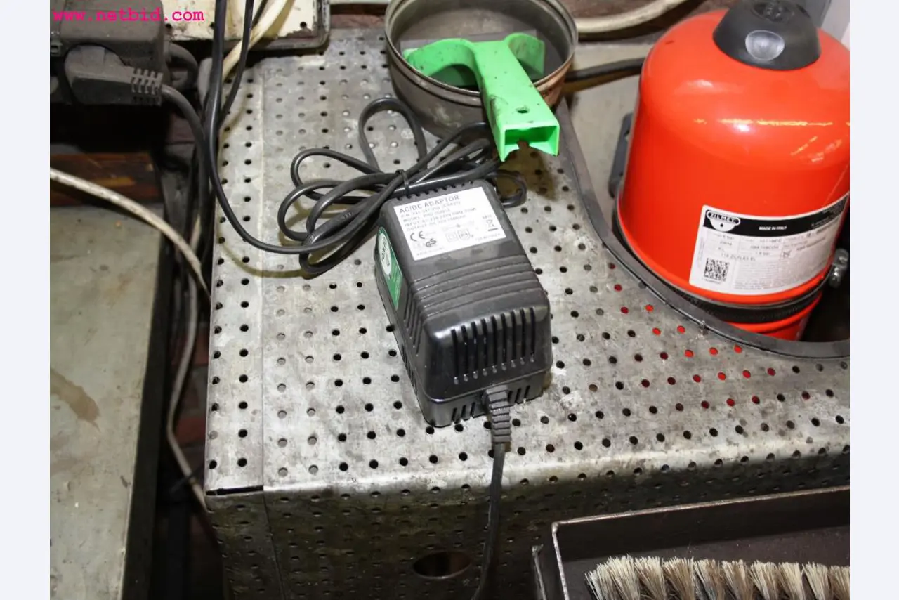 well-maintained machines from the sector automobile workshop -3