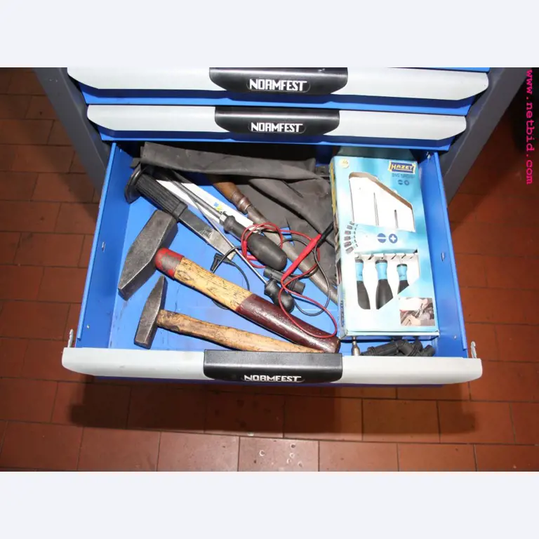 well-maintained machines from the sector automobile workshop -8