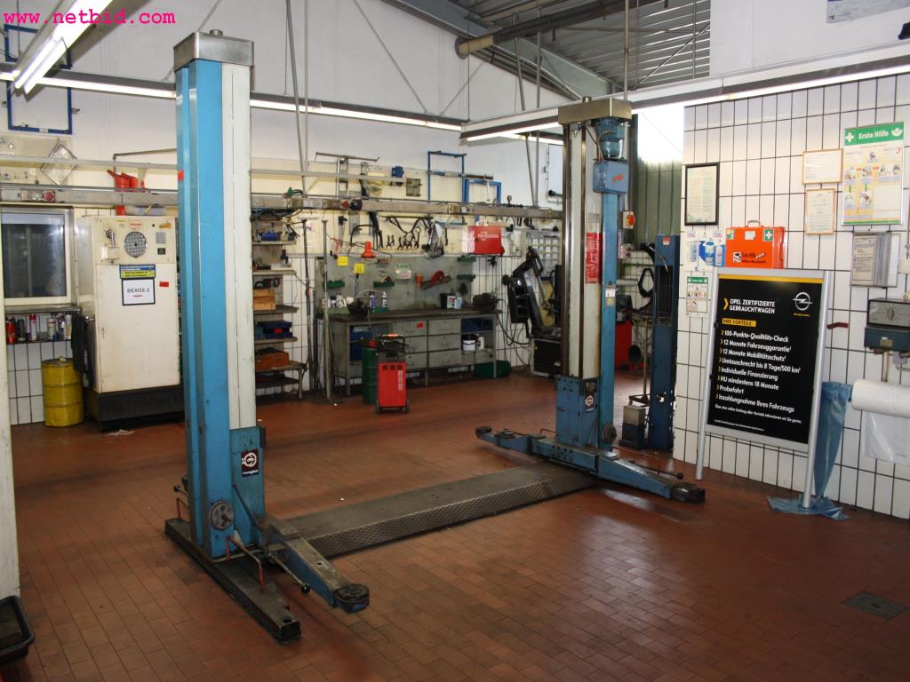 well-maintained machines from the sector automobile workshop -1