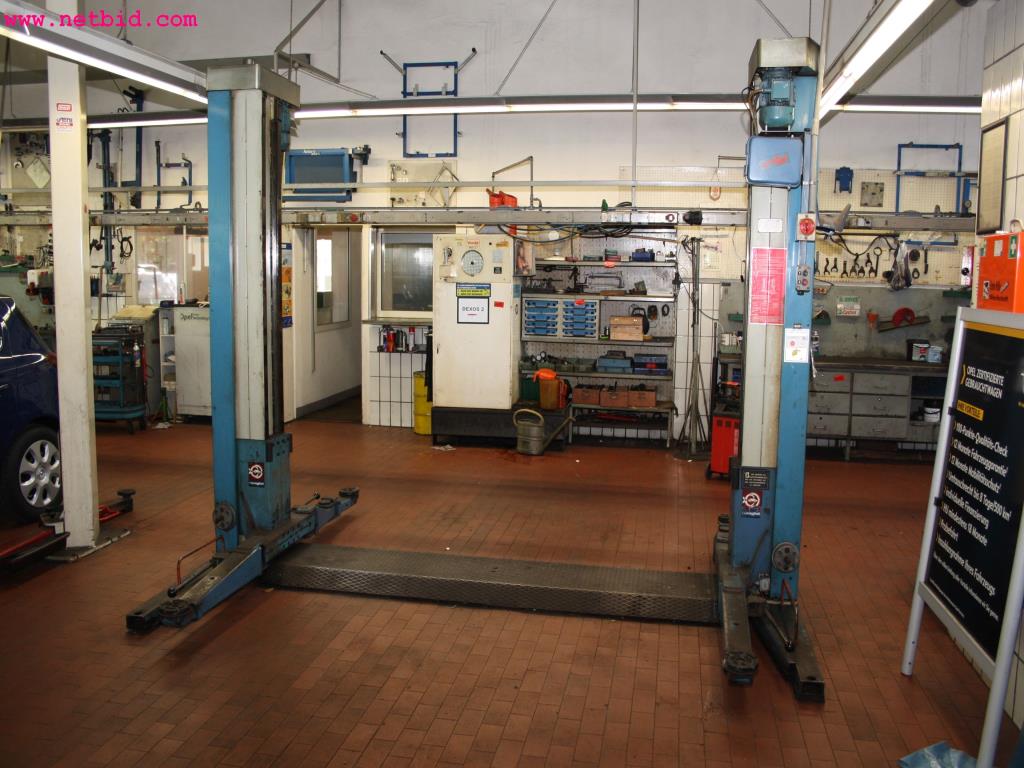 well-maintained machines from the sector automobile workshop -2