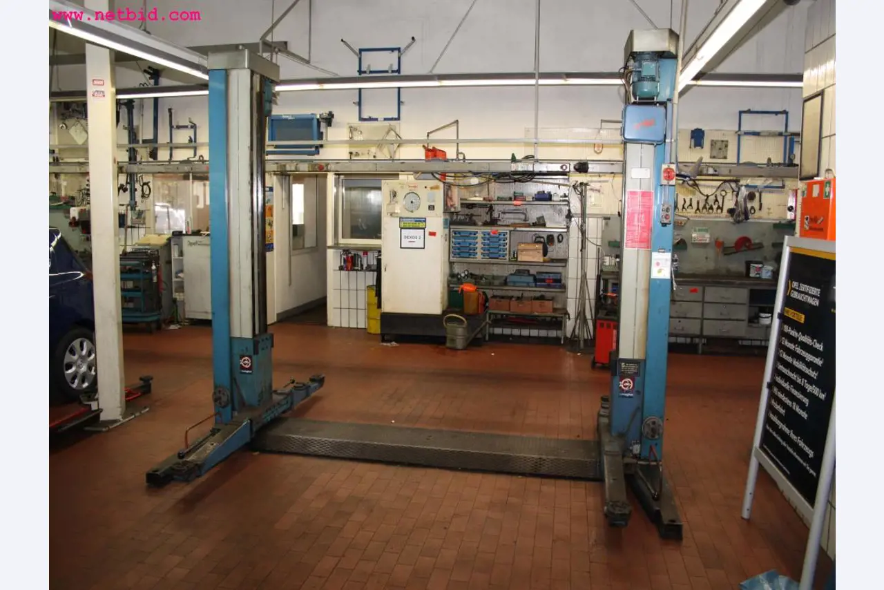 well-maintained machines from the sector automobile workshop -2