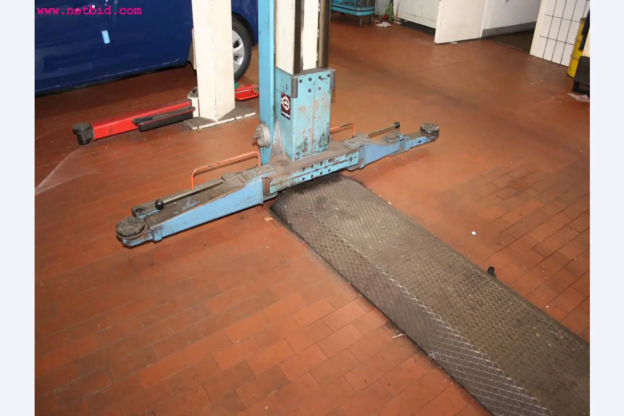 well-maintained machines from the sector automobile workshop -3