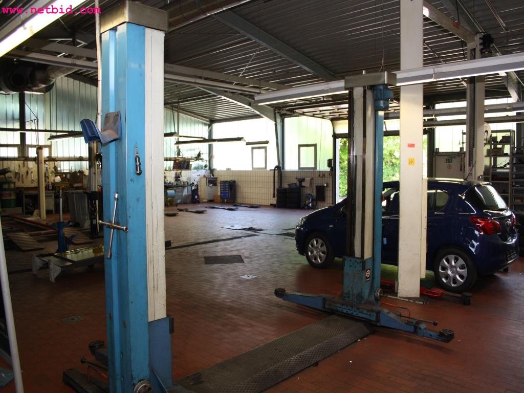 well-maintained machines from the sector automobile workshop -5