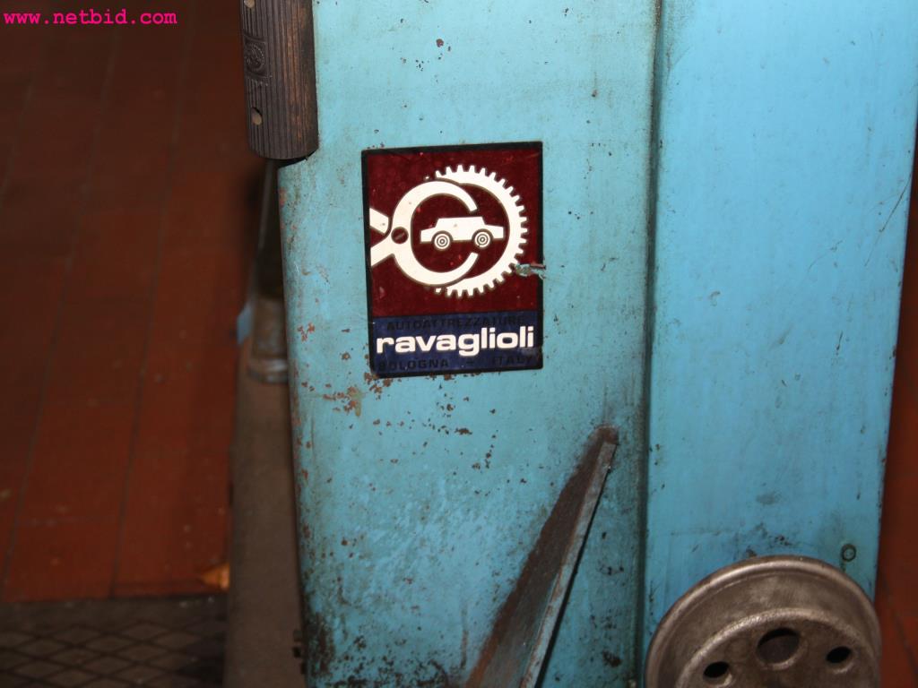 well-maintained machines from the sector automobile workshop -6