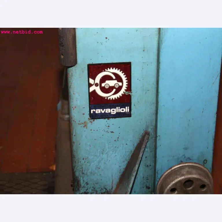 well-maintained machines from the sector automobile workshop -6