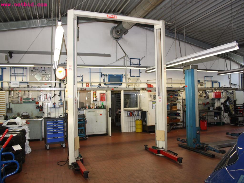 well-maintained machines from the sector automobile workshop -2