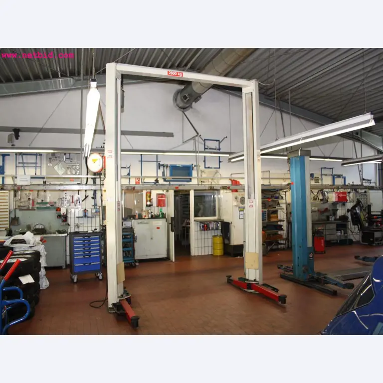 well-maintained machines from the sector automobile workshop -2