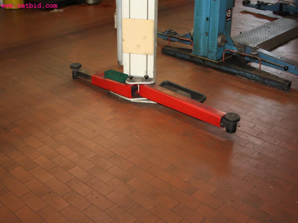 well-maintained machines from the sector automobile workshop -3