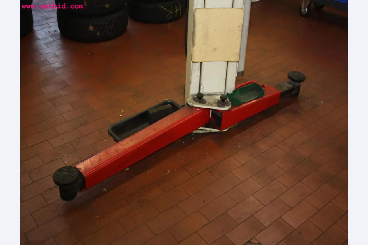 well-maintained machines from the sector automobile workshop -4