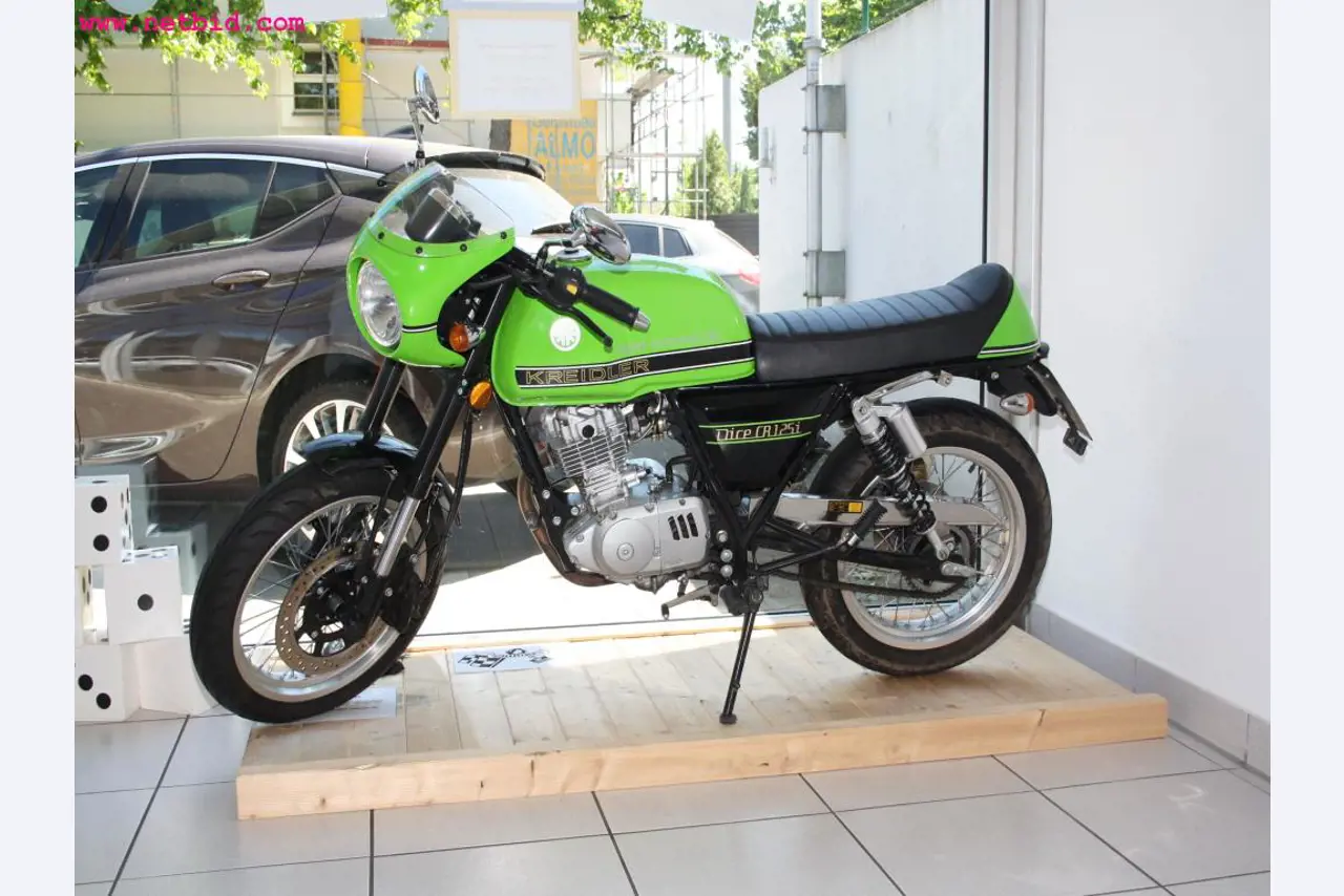 well-maintained machines from the sector automobile workshop -1