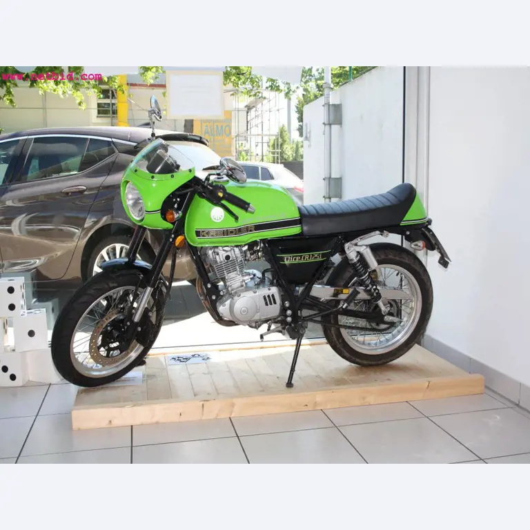 well-maintained machines from the sector automobile workshop -1