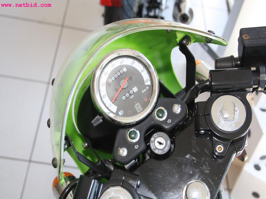 well-maintained machines from the sector automobile workshop -3