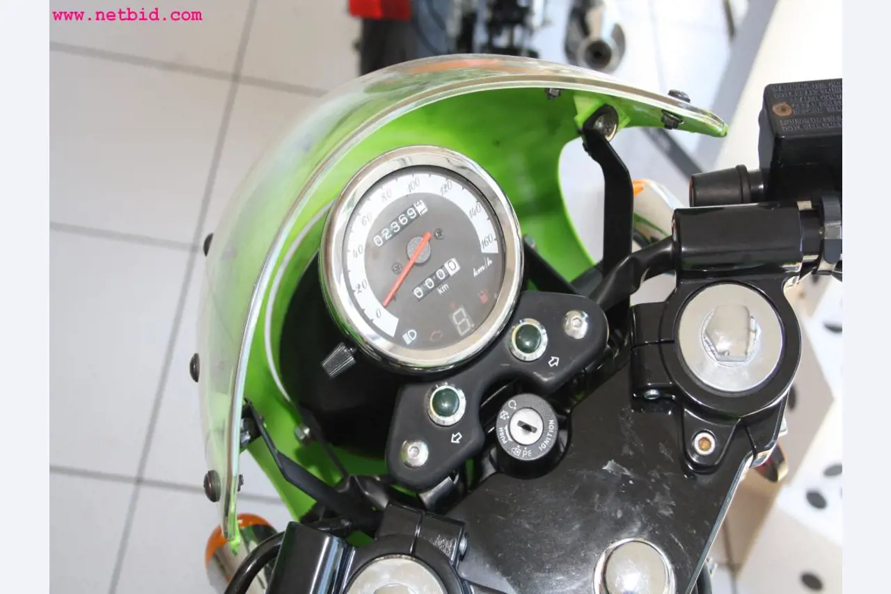 well-maintained machines from the sector automobile workshop -3