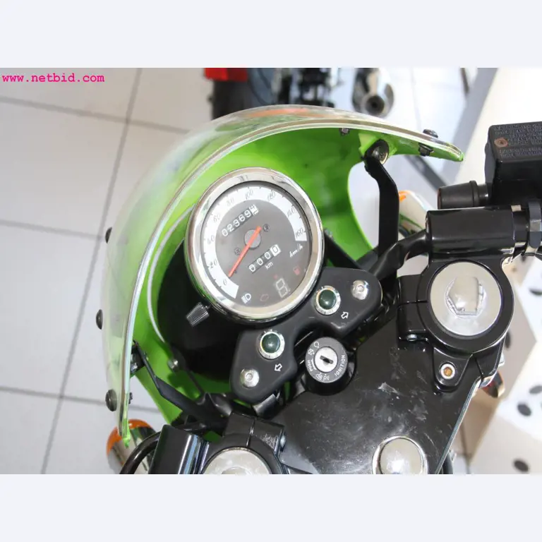 well-maintained machines from the sector automobile workshop -3