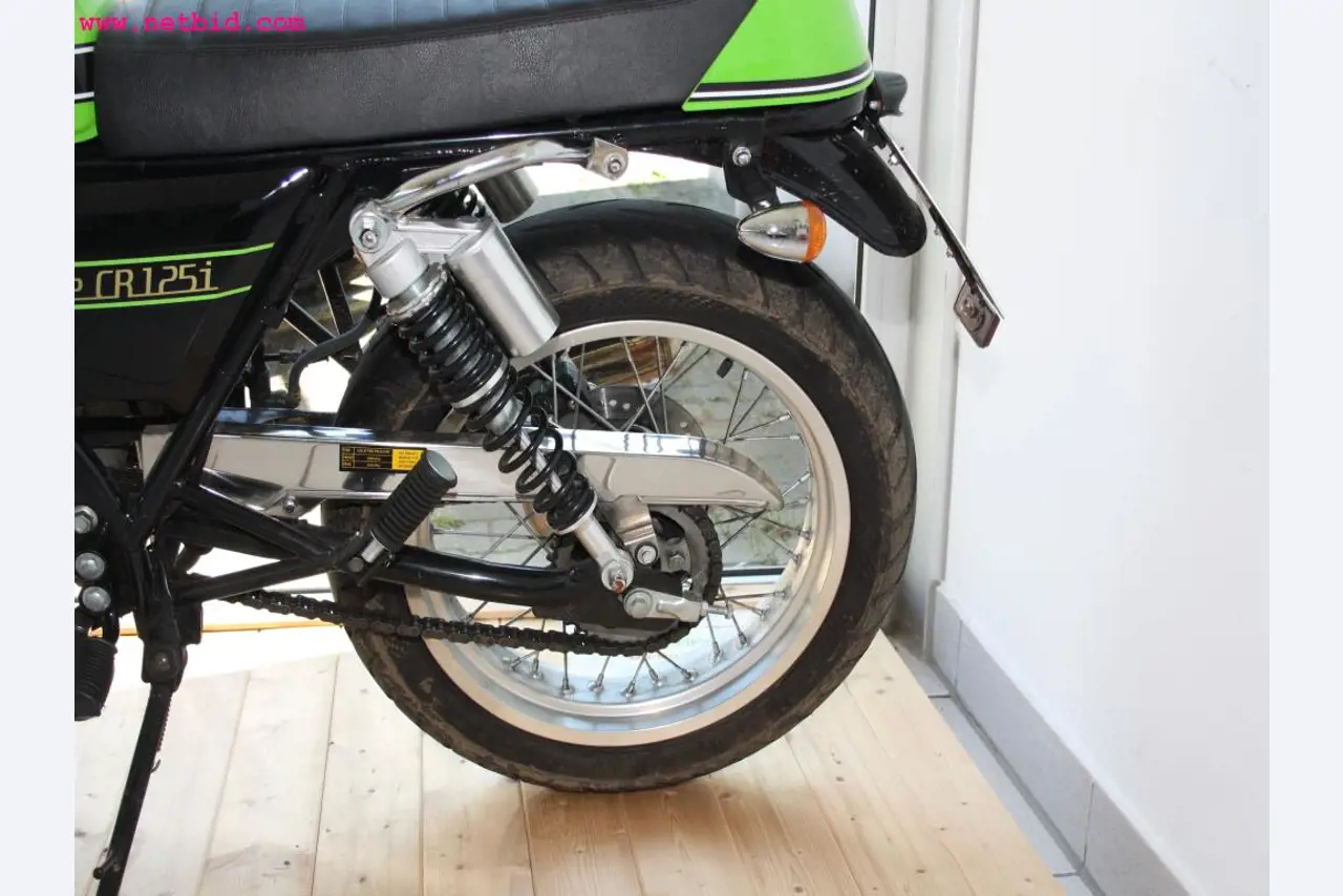 well-maintained machines from the sector automobile workshop -4