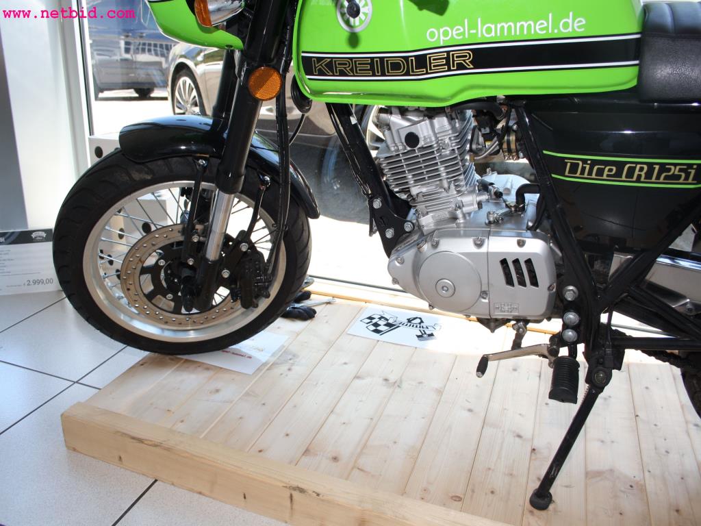 well-maintained machines from the sector automobile workshop -5