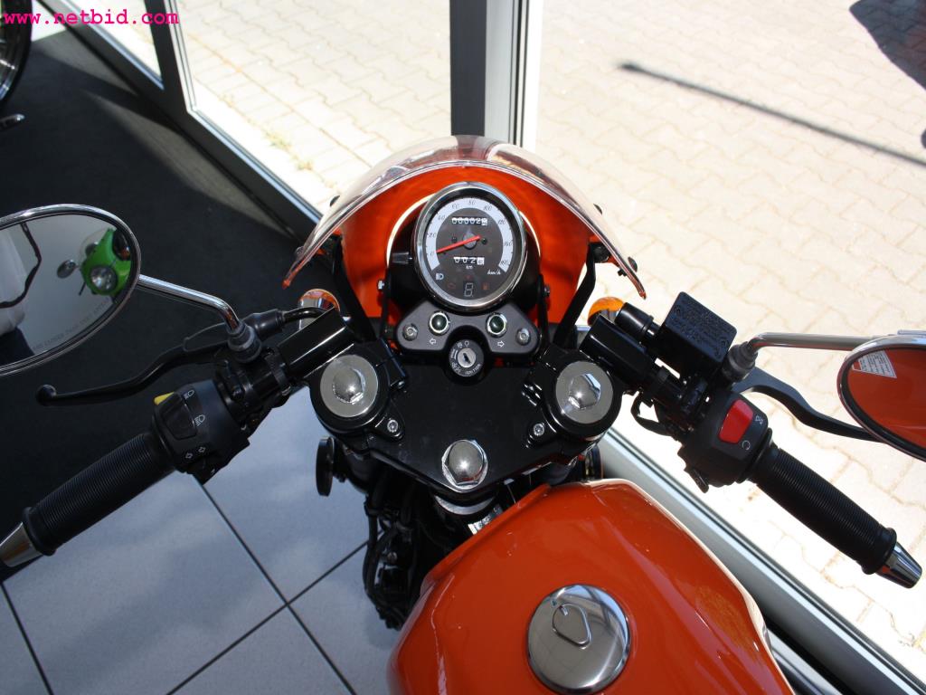 well-maintained machines from the sector automobile workshop -2