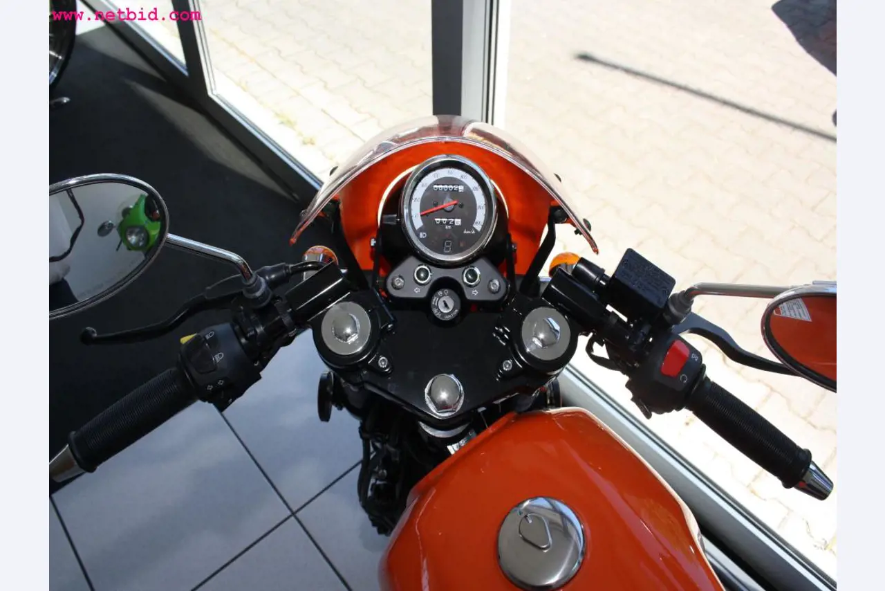 well-maintained machines from the sector automobile workshop -2