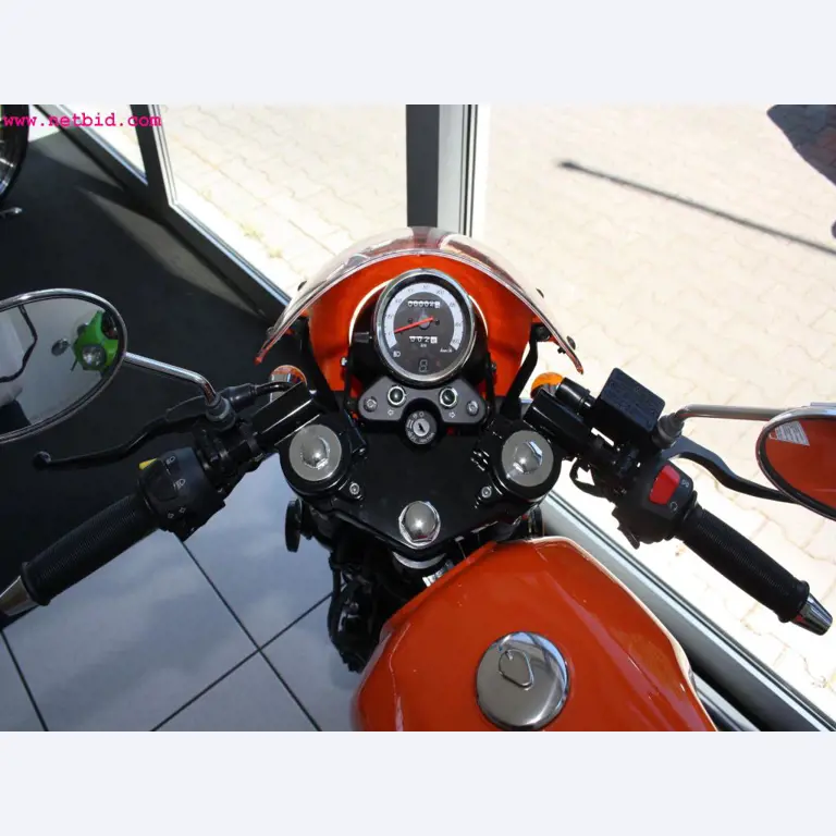 well-maintained machines from the sector automobile workshop -2