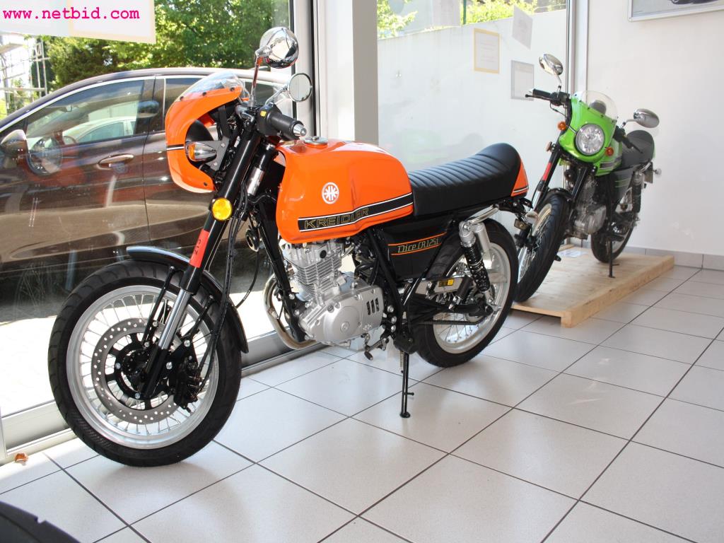 well-maintained machines from the sector automobile workshop -1