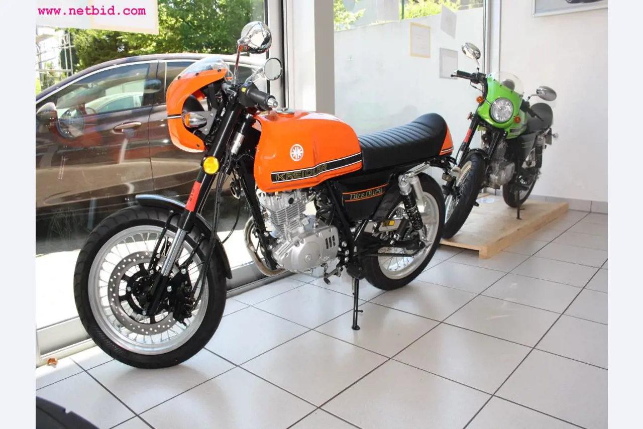 well-maintained machines from the sector automobile workshop -1