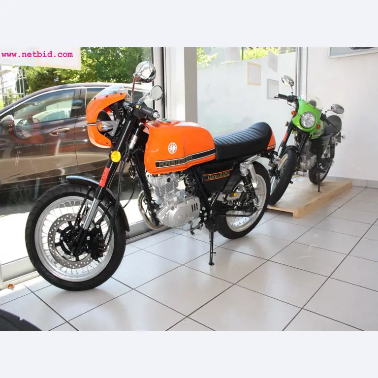 well-maintained machines from the sector automobile workshop -1