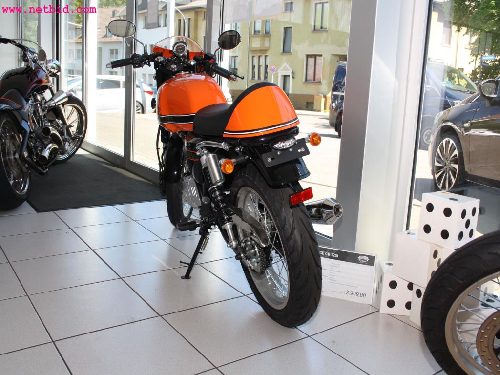 well-maintained machines from the sector automobile workshop -4