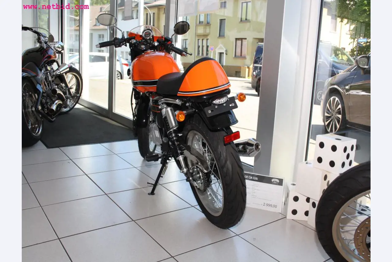 well-maintained machines from the sector automobile workshop -4