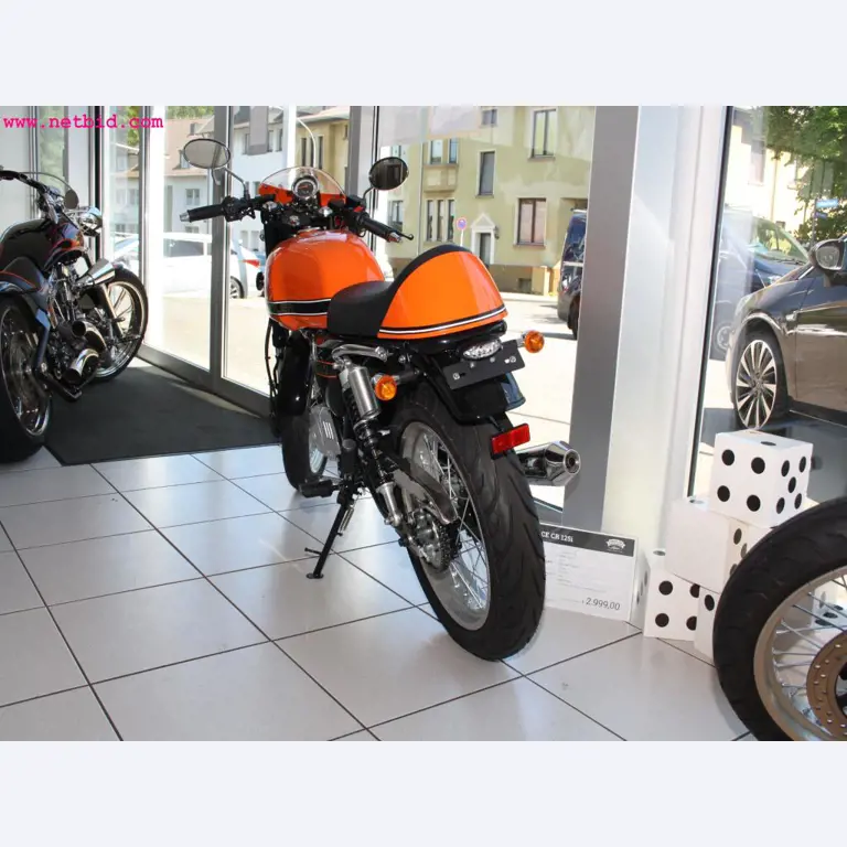 well-maintained machines from the sector automobile workshop -4