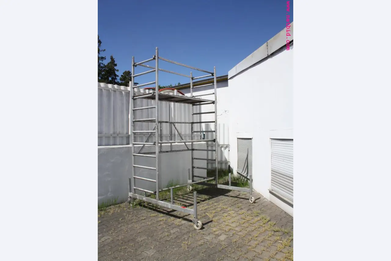 well-maintained machines from the sector automobile workshop -1