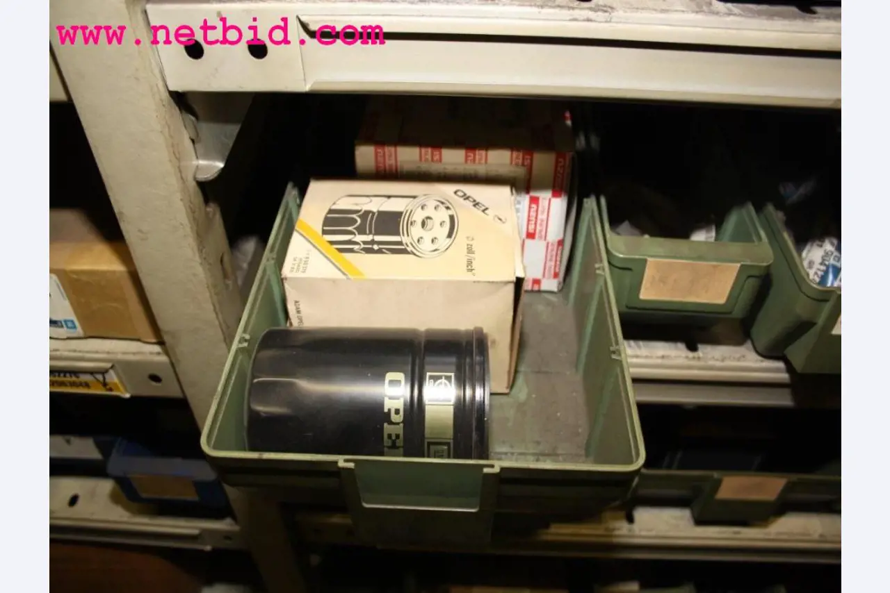 well-maintained machines from the sector automobile workshop -14