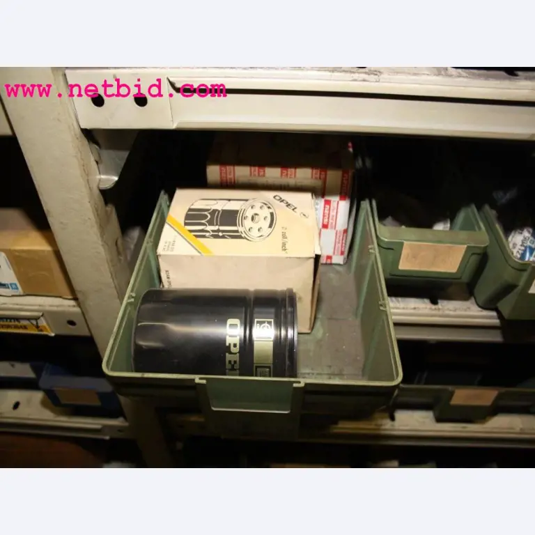 well-maintained machines from the sector automobile workshop -14