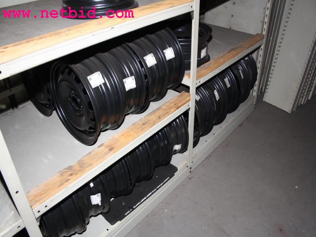 well-maintained machines from the sector automobile workshop -1