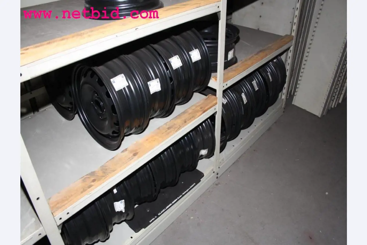 well-maintained machines from the sector automobile workshop -1