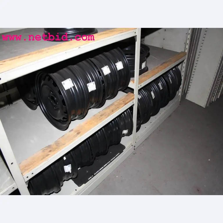 well-maintained machines from the sector automobile workshop -1