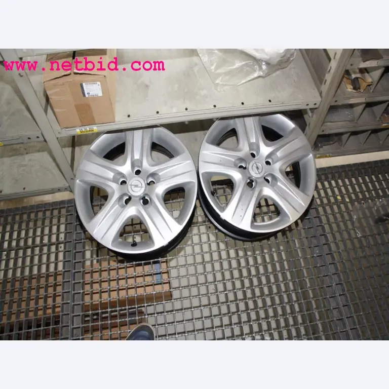 well-maintained machines from the sector automobile workshop -6