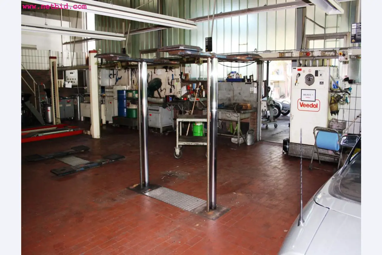 well-maintained machines from the sector automobile workshop -4