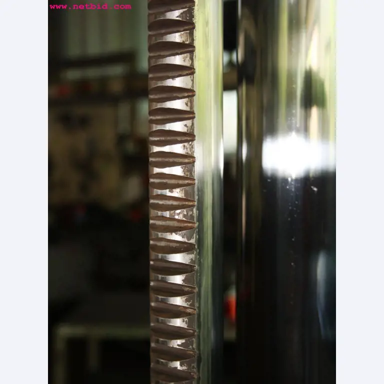 well-maintained machines from the sector automobile workshop -5