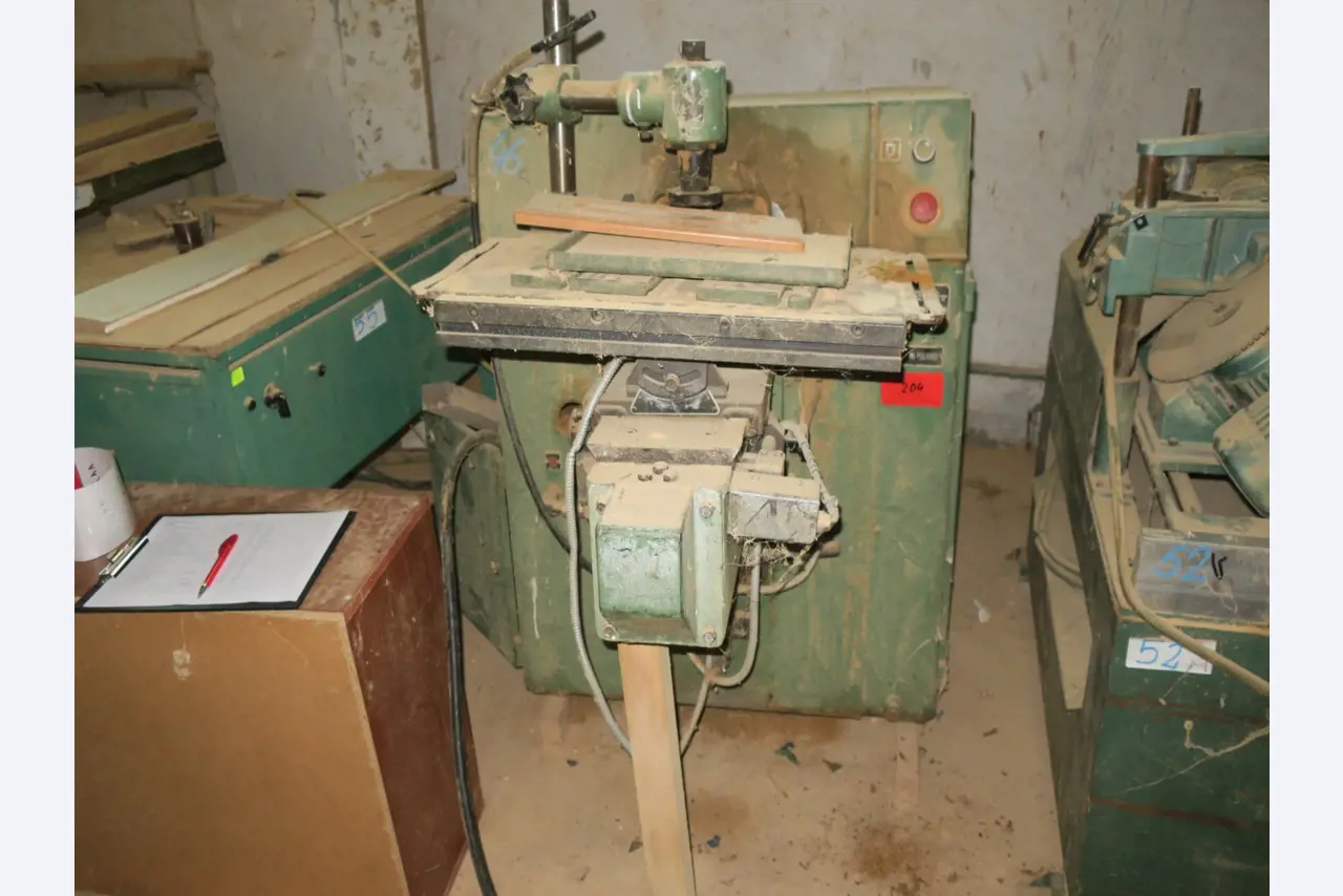 well maintained machines for wood processing-1