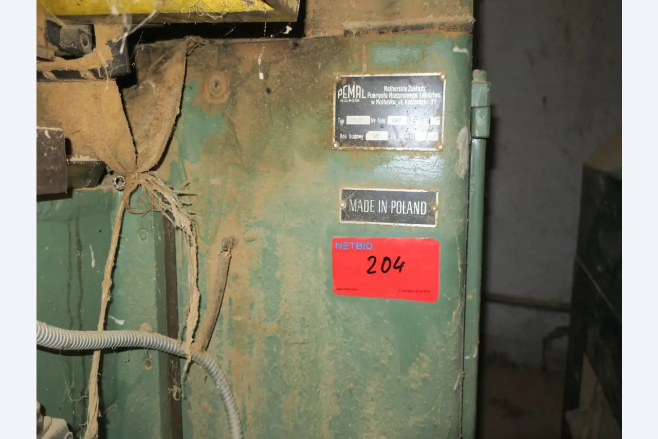 well maintained machines for wood processing-3