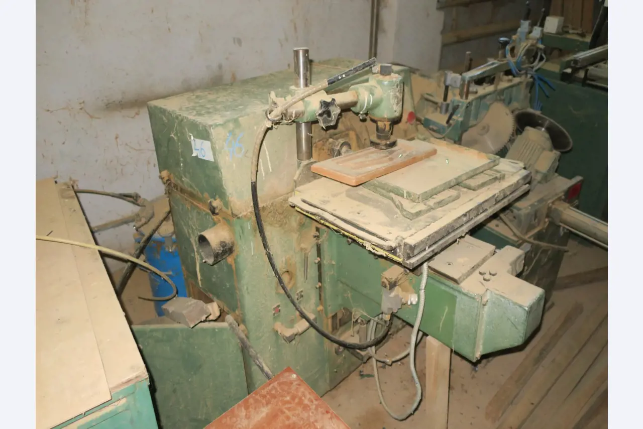 well maintained machines for wood processing-4