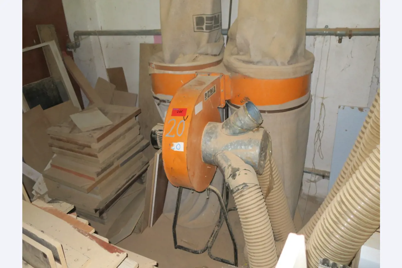 well maintained machines for wood processing-1