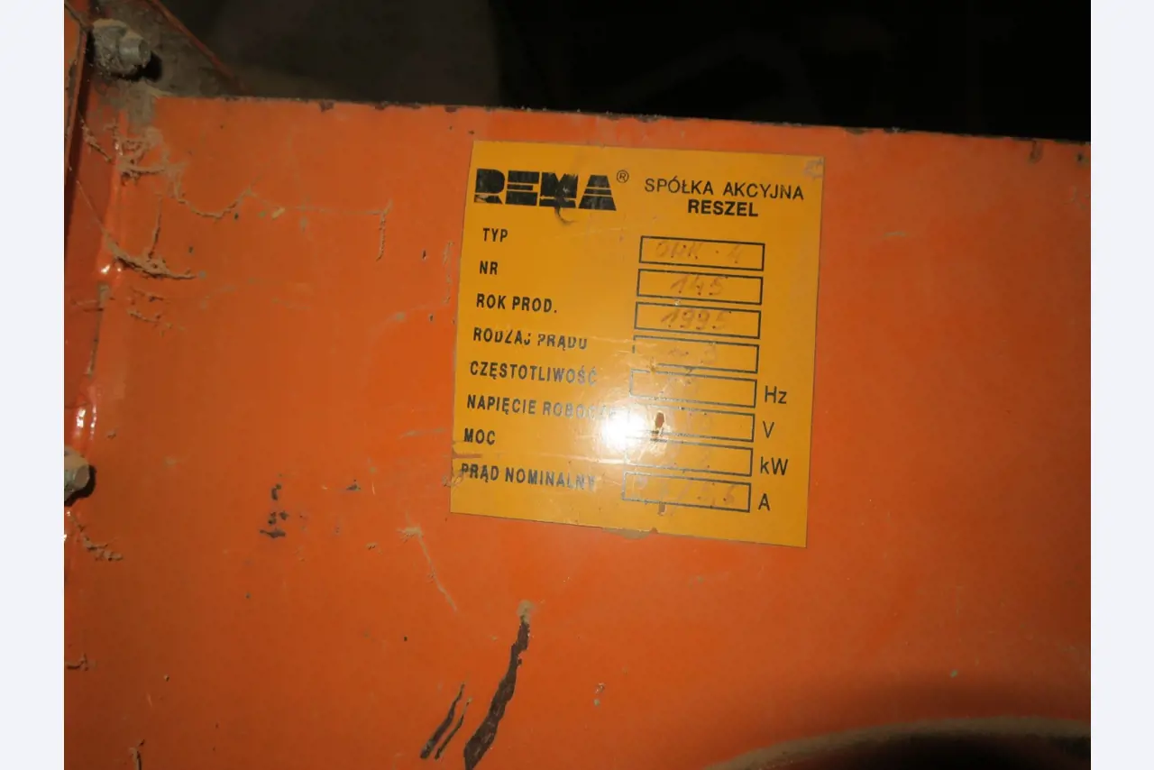 well maintained machines for wood processing-3