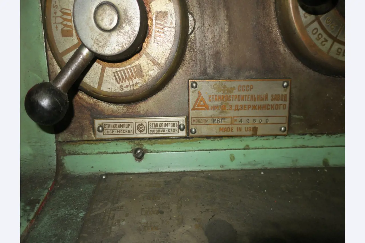 dobro vzdrževani stroji za obdelavo lesa.-3