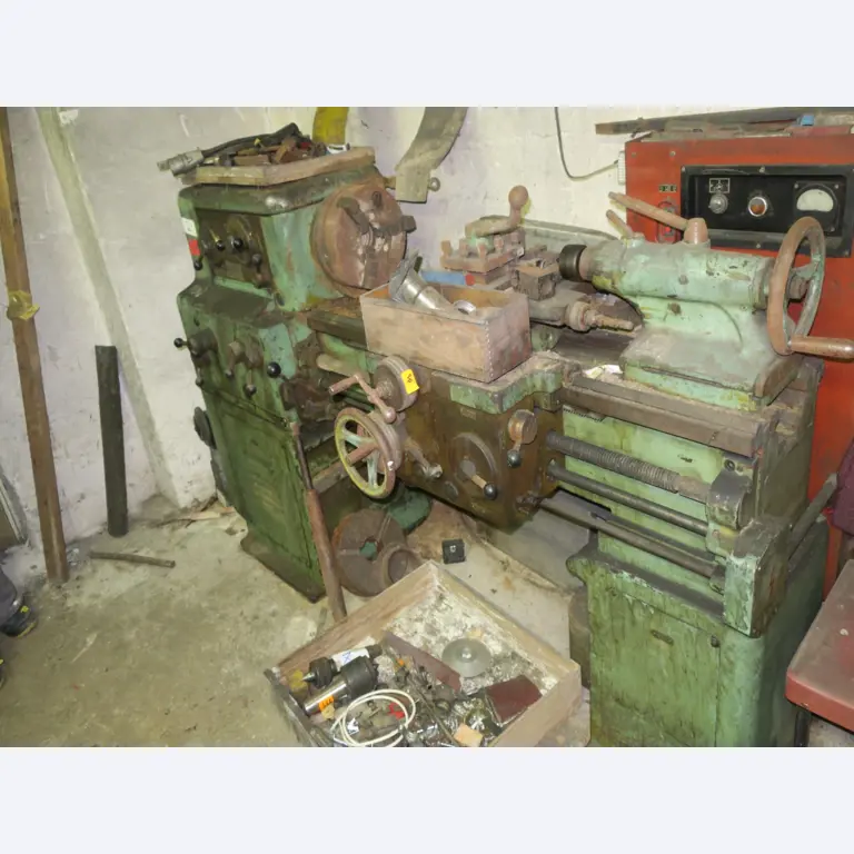 dobro vzdrževani stroji za obdelavo lesa.-4